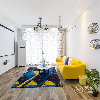 重庆梧栖公寓(中国历史文化名街雕塑分店)酒店提供图片