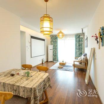 重庆梧栖公寓(中国历史文化名街雕塑分店)酒店提供图片