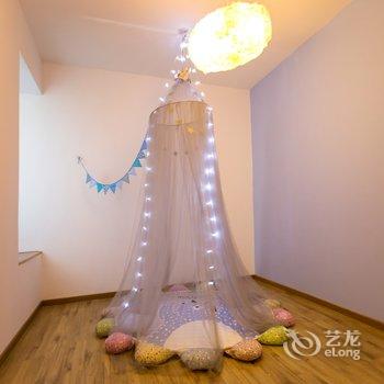 重庆梧栖公寓(中国历史文化名街雕塑分店)酒店提供图片