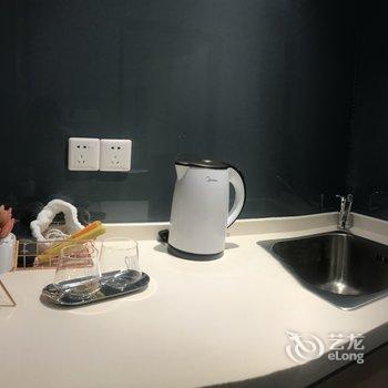 成都张黎公寓(全年红红木艺术馆分店)酒店提供图片