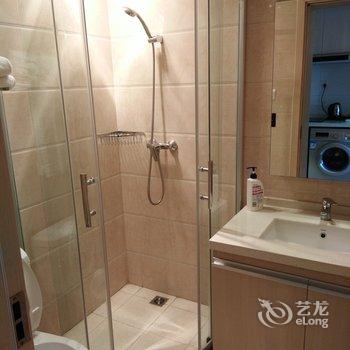 成都有免费车库和净水设备的漂亮大床房公寓(波罗村分店)酒店提供图片