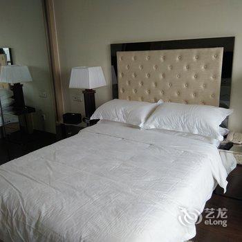 成都有免费车库和净水设备的漂亮大床房公寓(波罗村分店)酒店提供图片