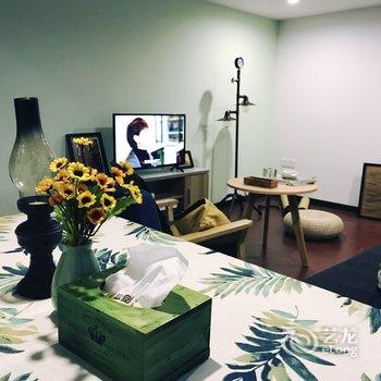 上海外滩边的英式老房带阳台Loft旅行家复式酒店提供图片