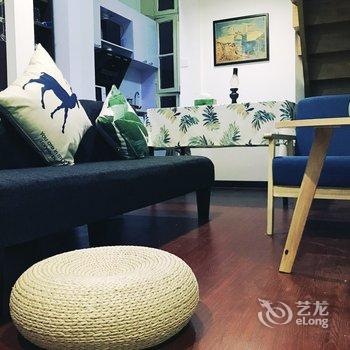 上海外滩边的英式老房带阳台Loft旅行家复式酒店提供图片