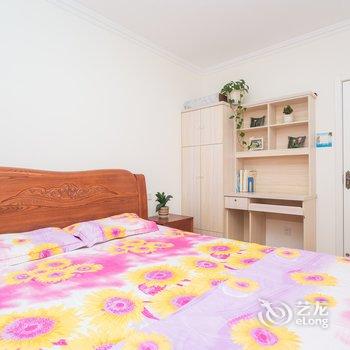 青岛金沙滩啤酒城三室一厅家庭套房公寓酒店提供图片