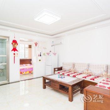 青岛金沙滩啤酒城三室一厅家庭套房公寓酒店提供图片