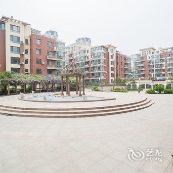 青岛金沙滩啤酒城三室一厅家庭套房公寓酒店提供图片