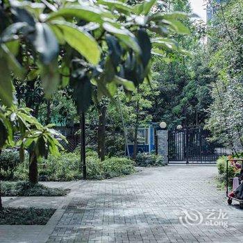 成都追逐远方的小王子公寓(成都金沙乌木艺术馆分店)酒店提供图片