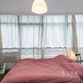 重庆跟随哆啦A梦的脚步回到过去公寓(人民解放纪念碑分店)酒店提供图片