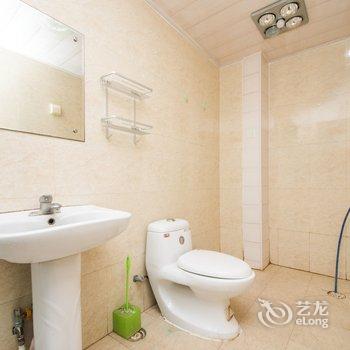 青岛金沙滩啤酒节一站式海景公寓(天目山路分店)酒店提供图片