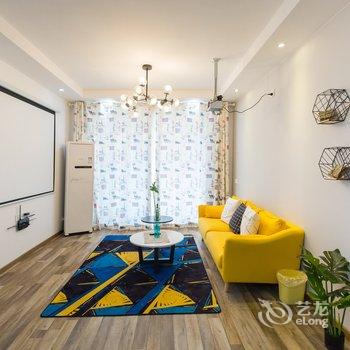 重庆梧栖公寓(中国历史文化名街雕塑分店)酒店提供图片