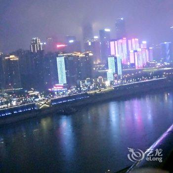 重庆2号线大溪沟一线江景近解放碑/洪崖洞公寓(重庆大轰炸惨案遗址分店)酒店提供图片