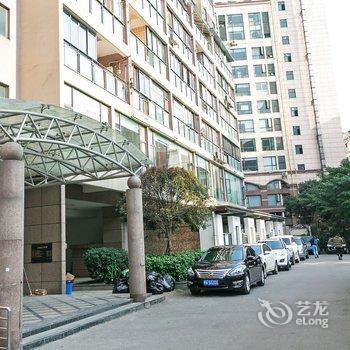 成都等小风徐来公寓酒店提供图片