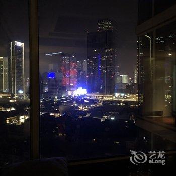成都站高/太古里/IFS/270度观景落地窗公寓酒店提供图片