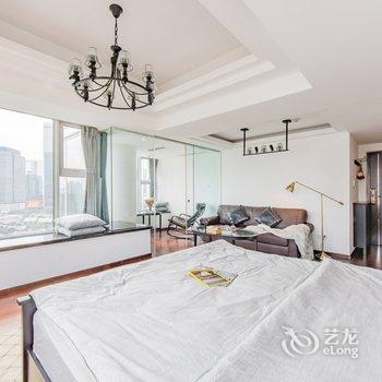 成都站高/太古里/IFS/270度观景落地窗公寓酒店提供图片