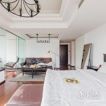 成都站高/太古里/IFS/270度观景落地窗公寓酒店提供图片