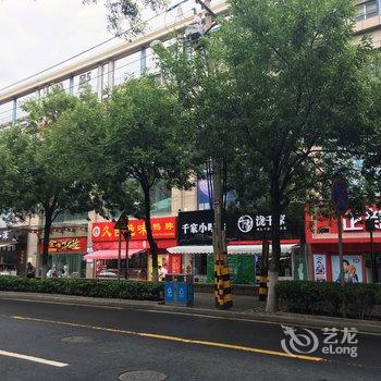 青岛喧哗公寓酒店提供图片