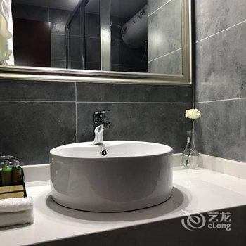 重庆浪漫爱丽堡公寓酒店提供图片