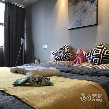 成都张黎公寓(全年红红木艺术馆分店)酒店提供图片