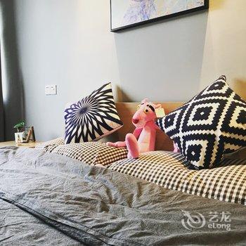 成都张黎公寓(全年红红木艺术馆分店)酒店提供图片