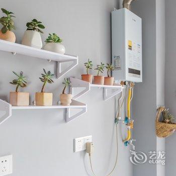 重庆翠湖小家—网红轻轨旁边江景房邻江看湖公寓(重庆天地分店)酒店提供图片