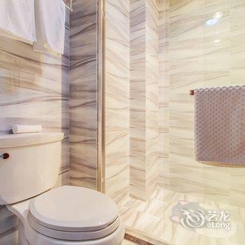 重庆翠湖小家—网红轻轨旁边江景房邻江看湖公寓(重庆天地分店)酒店提供图片