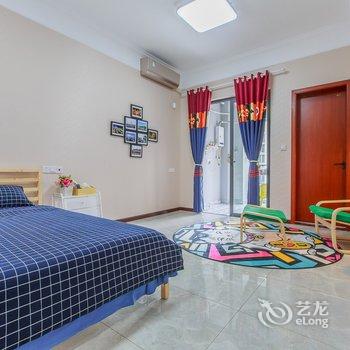 重庆翠湖小家—网红轻轨旁边江景房邻江看湖公寓(重庆天地分店)酒店提供图片