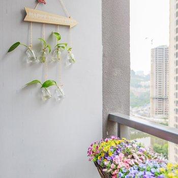 重庆翠湖小家—网红轻轨旁边江景房邻江看湖公寓(重庆天地分店)酒店提供图片