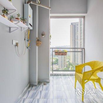 重庆翠湖小家—网红轻轨旁边江景房邻江看湖公寓(重庆天地分店)酒店提供图片