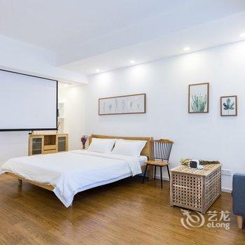 重庆小鸣公寓酒店提供图片