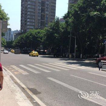 重庆小六上下公寓(佛图关公园分店)酒店提供图片