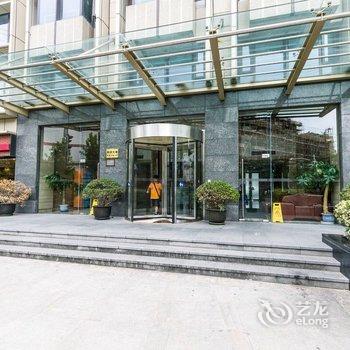 Warm轻奢简居公寓(上海止园新村社区店)酒店提供图片