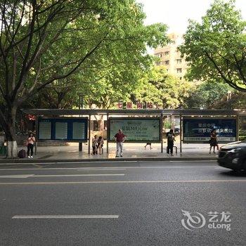 重庆一只特例独行的猴公寓(下纯阳洞街分店)酒店提供图片