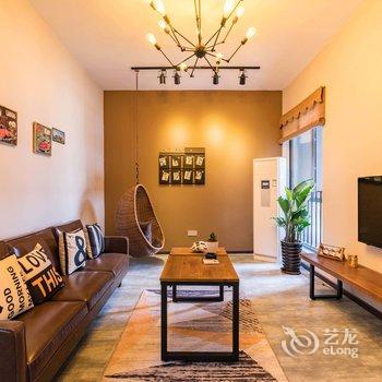 重庆叁什贰公寓(欢乐海底世界分店)酒店提供图片