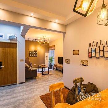 重庆叁什贰公寓(欢乐海底世界分店)酒店提供图片