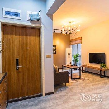重庆叁什贰公寓(欢乐海底世界分店)酒店提供图片