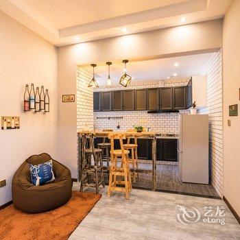 重庆叁什贰公寓(欢乐海底世界分店)酒店提供图片