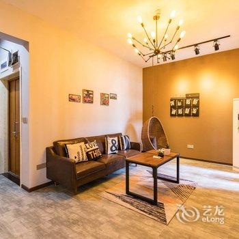 重庆叁什贰公寓(欢乐海底世界分店)酒店提供图片