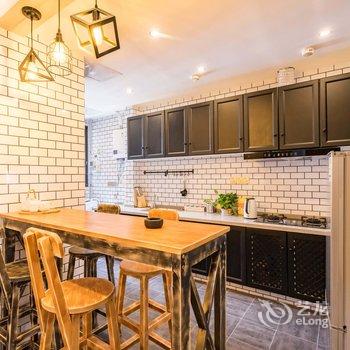 重庆叁什贰公寓(欢乐海底世界分店)酒店提供图片