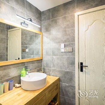 重庆叁什贰公寓(欢乐海底世界分店)酒店提供图片