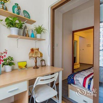 成都黑色的光公寓(伏龙村分店)酒店提供图片