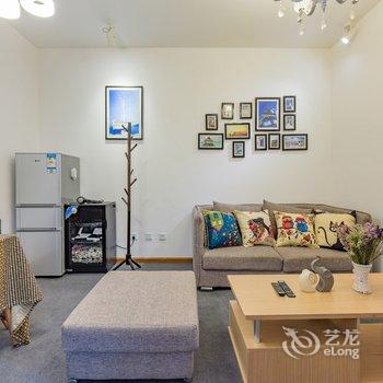 成都黑色的光公寓(伏龙村分店)酒店提供图片