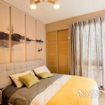 重庆夏朝霞公寓(芋荷村分店)酒店提供图片
