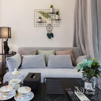 CosyRoom公寓(上海花言草语三彩坊店)酒店提供图片