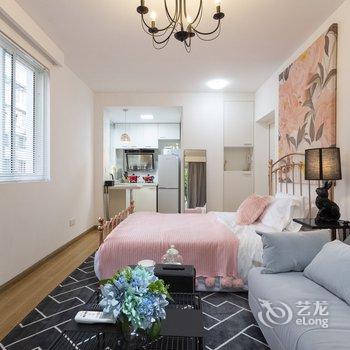 CosyRoom公寓(上海花言草语三彩坊店)酒店提供图片