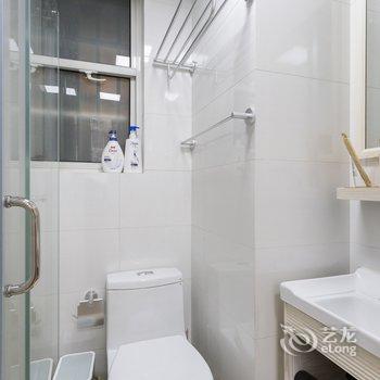 CosyRoom公寓(上海花言草语三彩坊店)酒店提供图片
