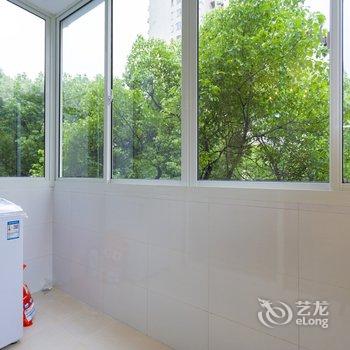 CosyRoom公寓(上海花言草语三彩坊店)酒店提供图片