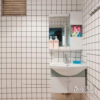 重庆零贰叁民宿酒店提供图片