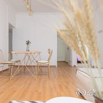 重庆零贰叁民宿酒店提供图片