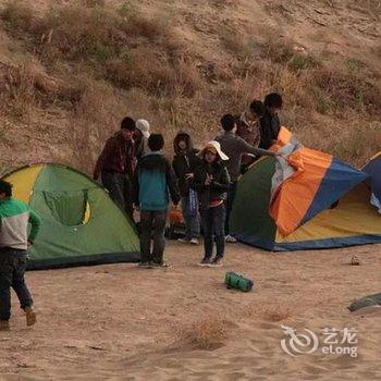 敦煌去哪儿沙漠露营基地酒店提供图片